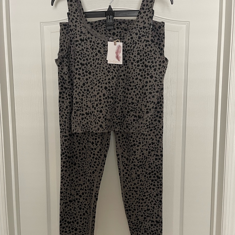 Leggings and crop top activewear set Jessica Simpson